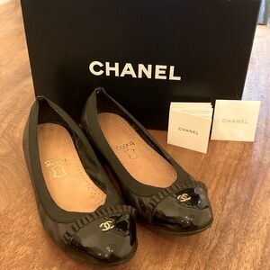 Chanel black cap ruffle CC flat shoes size 38